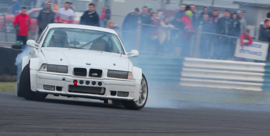 Auto Heroes takes place at the Mondello Park at Ireland